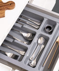immagine-2-emuca-portaposate-regolabile-per-cassetto-in-plastica-50cm-grigio-ean-8432393139968